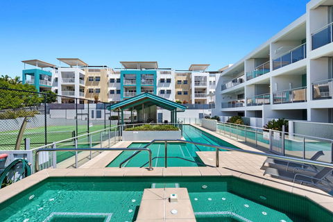 3BR Coolum Beach , Rooftop Terrace, Spa, Tennis, Pool - Hobart Tourism 2