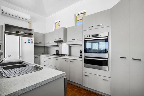 40 Pelican Street - Hobart Tourism 2