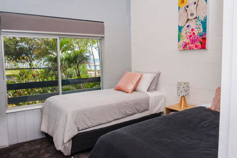 454 Charlton Esplanade Apartment - Hobart Tourism 1