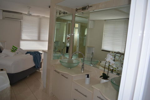 5,  Apartment On The Esplanade - Tourism TAS 3