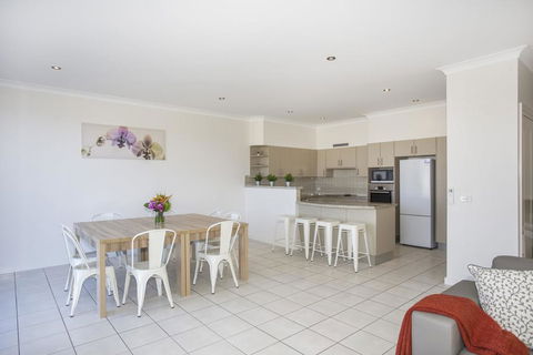 5/14 Dolphin St- Dolphin 5 At Ulladulla - Tourism TAS 3