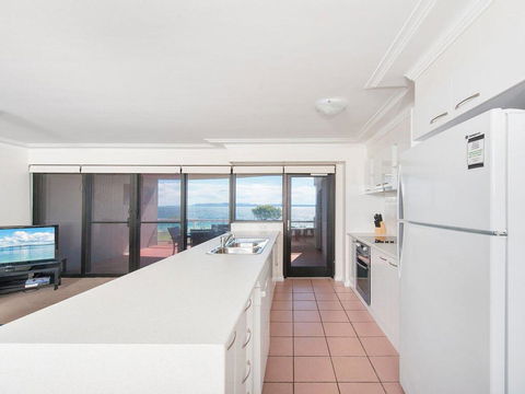 6 'FLORENTINE', 11 COLUMBIA CLOSE - STUNNING UNIT WITH SENSATIONAL VIEWS - Hobart Tourism 1