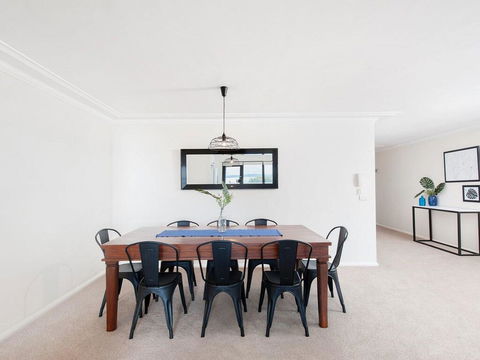 6 'FLORENTINE', 11 COLUMBIA CLOSE - STUNNING UNIT WITH SENSATIONAL VIEWS - Hobart Tourism 2