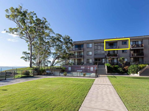 6 'The Poplars', 34 Magnus Street - Fabulous Views & Pool In Complex - Hobart Tourism 3