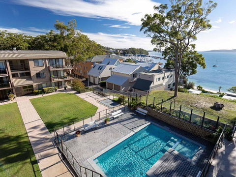 6 'The Poplars', 34 Magnus Street - Fabulous Views & Pool In Complex - Hobart Tourism 0