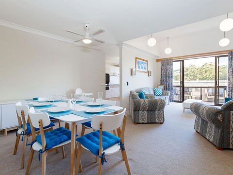 6 'The Poplars', 34 Magnus Street - Fabulous Views & Pool In Complex - Hobart Tourism 2