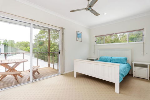 6 Ibis Court - Modern Tropical Family Home With Inground Swimming Pool & Outdoor Entertaining Area - Hobart Tourism 3