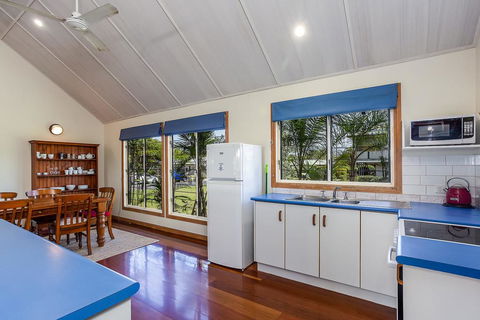 6 Ilmenite Avenue - Coastal Beach Shack Within Walking Distance To Patrolled Beach And CBD, - Hobart Tourism 1