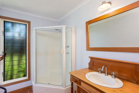 6 Ilmenite Avenue - Coastal Beach Shack Within Walking Distance To Patrolled Beach And CBD, - Hobart Tourism 3