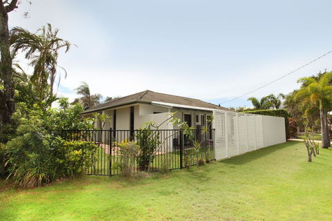 6 Petrie Ave, Marcoola, Pet Friendly, Linen Supplied - Tourism TAS 2