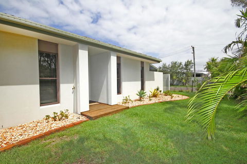 6 Petrie Ave, Marcoola, Pet Friendly, Linen Supplied - Tourism TAS 1