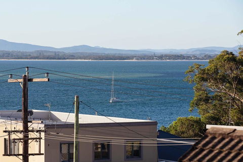 7 'BELLEVUE' 4 DONALD STREET - RENOVATED UNIT WITH AIR CON, VIEWS & CENTRAL TO CBD - Hobart Tourism 0