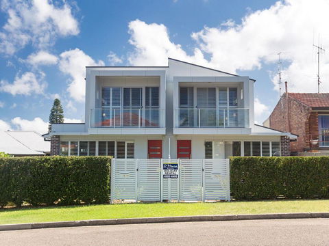 7 Judith Street - Stunning Duplex With Ducted Air - Hobart Tourism 0