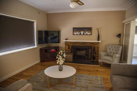 725 Myrtleford-Yackandandah Road - Hobart Tourism 2