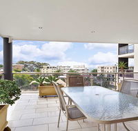 8 'Carrington' 15 Government Road - spacious unit with air conditioning and lift