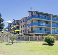 8 'The Helm' 22 Voyager Close - hear the waves from Shoal Bay Beach