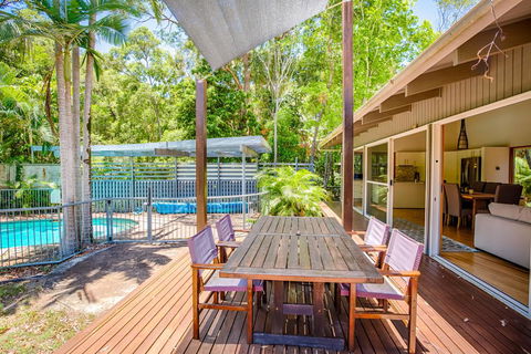 8 Satinwood Drive - Rainbow Shores, Architecturally Designed, Pool, Walk To Beach - Hobart Tourism 2