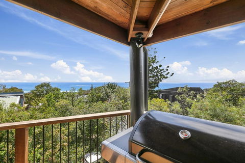 8 Yarrong Road - Hobart Tourism 0