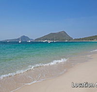 9 'Shoal Bay Beach Apartments' 2 Shoal Bay Road -air conditioning and complex swimming pool