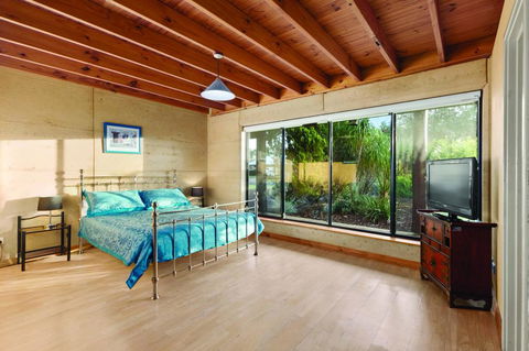 9 Marshall Street - Large Family Holiday Home Just Metres To The Beach - Tourism TAS 2