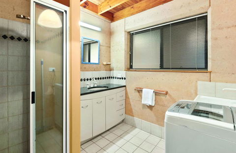 9 Marshall Street - Large Family Holiday Home Just Metres To The Beach - Tourism TAS 3