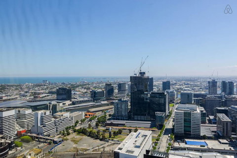 A Cozy CBD Suite With Spectacular City Views - Tourism TAS 2