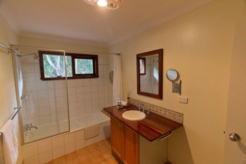 A Grape Escape - Tourism TAS 1