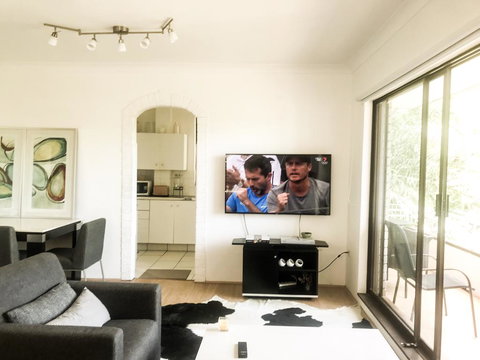 A Jewel Amongst Greenery - Tourism TAS 0