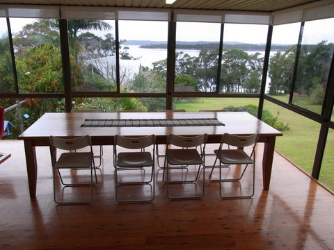 A Lakehouse Escape - Hobart Tourism 3