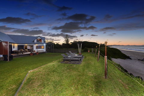 A PERFECT STAY - Belongil On The Beach - Hobart Tourism 1