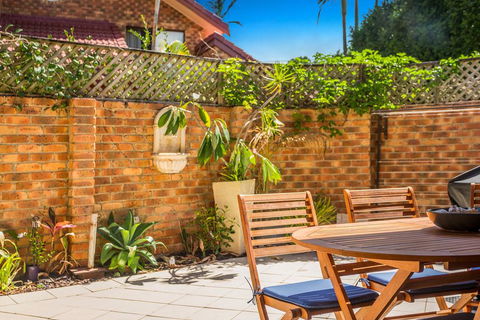 A PERFECT STAY - Byron's Mango Tree - Hobart Tourism 3