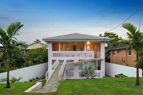 A PERFECT STAY - Sunset Beach - Surfside - Tourism TAS 1