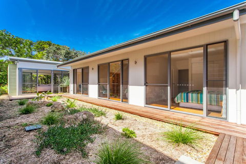 A SWEET ESCAPE - Beachfront Tranquility - Hobart Tourism 1