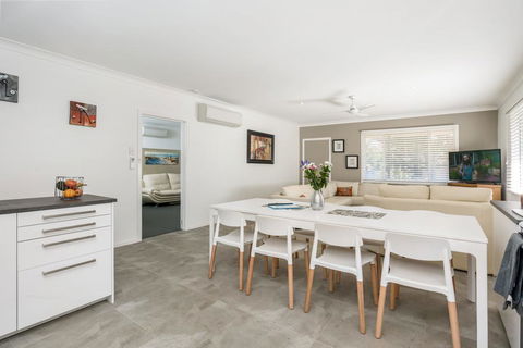 A SWEET ESCAPE - Carefree Beach Home - Hobart Tourism 2