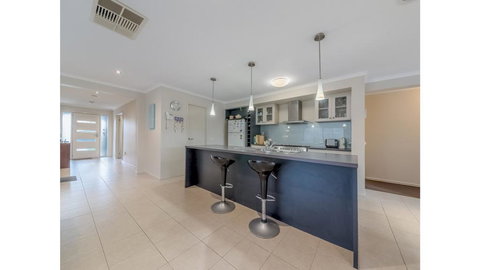 A TOUCH OF CLASS - PET FRIENDLY (OUTSIDE ONLY) - Tourism TAS 3