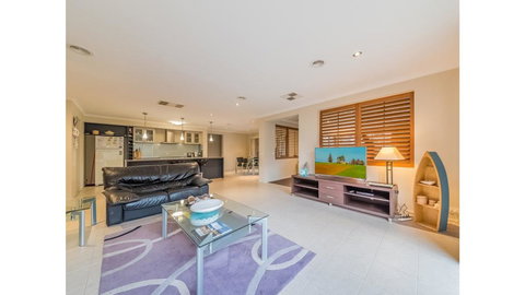 A TOUCH OF CLASS - PET FRIENDLY (OUTSIDE ONLY) - Tourism TAS 2