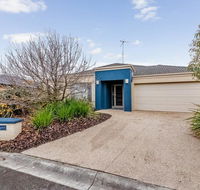 A TOUCH OF CLASS - PET FRIENDLY OUTSIDE ONLY - Hobart Tourism