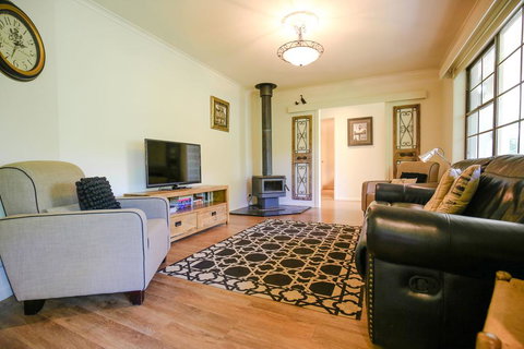 Abbeville In Bright - Tourism TAS 1