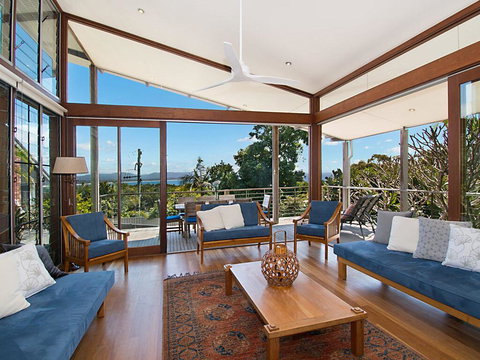 Above The Pass - Tourism TAS 0