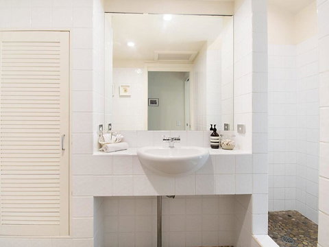 Above The Pass - Tourism TAS 1