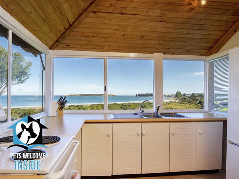 Absolute Beachfront 3BR 2BA Home W/ Beach Track - Tourism TAS 3