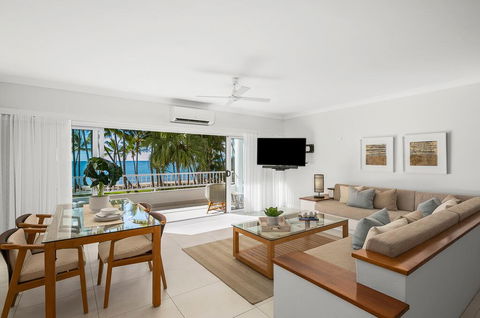 Absolute Beachfront Apt. In Alamanda Beachfront Resort (14) - Hobart Tourism 0