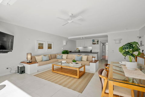 Absolute Beachfront Apt. In Alamanda Beachfront Resort (14) - Hobart Tourism 1