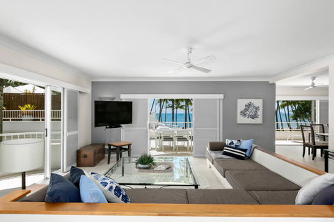 Absolute Beachfront Apt. With Private Pool In Alamanda Beachfront Resort (48) - Hobart Tourism 2