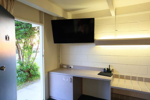 Absolute Lakes Entrance Motel - Hobart Tourism 3