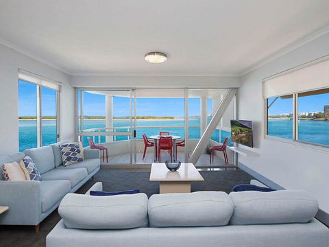 Absolute Waterfront On The Pumicestone Passage - Hobart Tourism 3