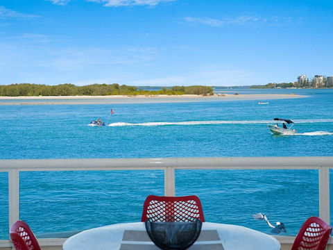 Absolute Waterfront On The Pumicestone Passage - Hobart Tourism 1