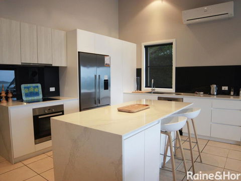Absolutely Avoca - 114a Avoca Drive, Avoca Beach - Hobart Tourism 1