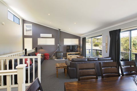 Acacia 2 - Luxurious Holiday Townhouse - Hobart Tourism 1