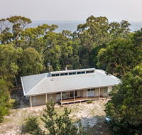 Acacia Lakehouse - The lake at your doorstep - Hobart Tourism